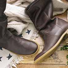 柔らかな履き心地の幅狭ショートブーツKaya（カヤ）