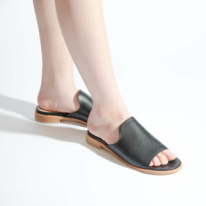 Tory 黒 モデル着用イメージ画像