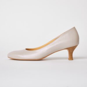 Adele キッドライトグレージュ 横画像