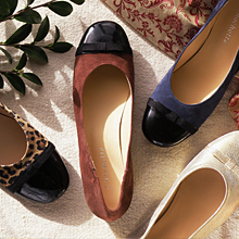 エナメル+リボンの幅狭バレエシューズNicole(ニコル)